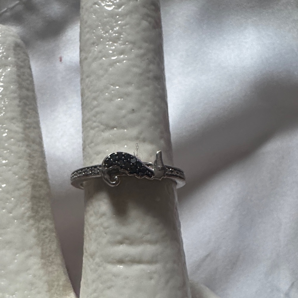 Zales‎ 1/10 CT. T.W. Enhanced Black and White Diamond Sideways Seahorse Ring